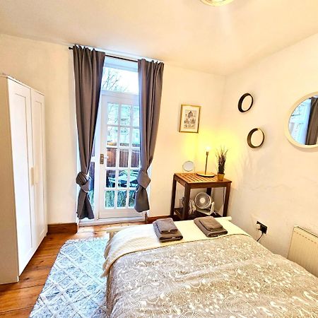 Lovely 1 Bed Apartment 2 Min To Station Londra Exterior foto