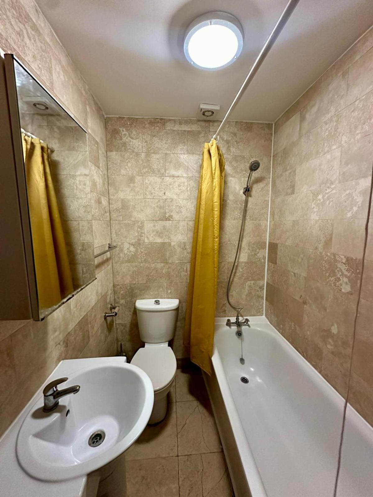 Lovely 1 Bed Apartment 2 Min To Station Londra Exterior foto