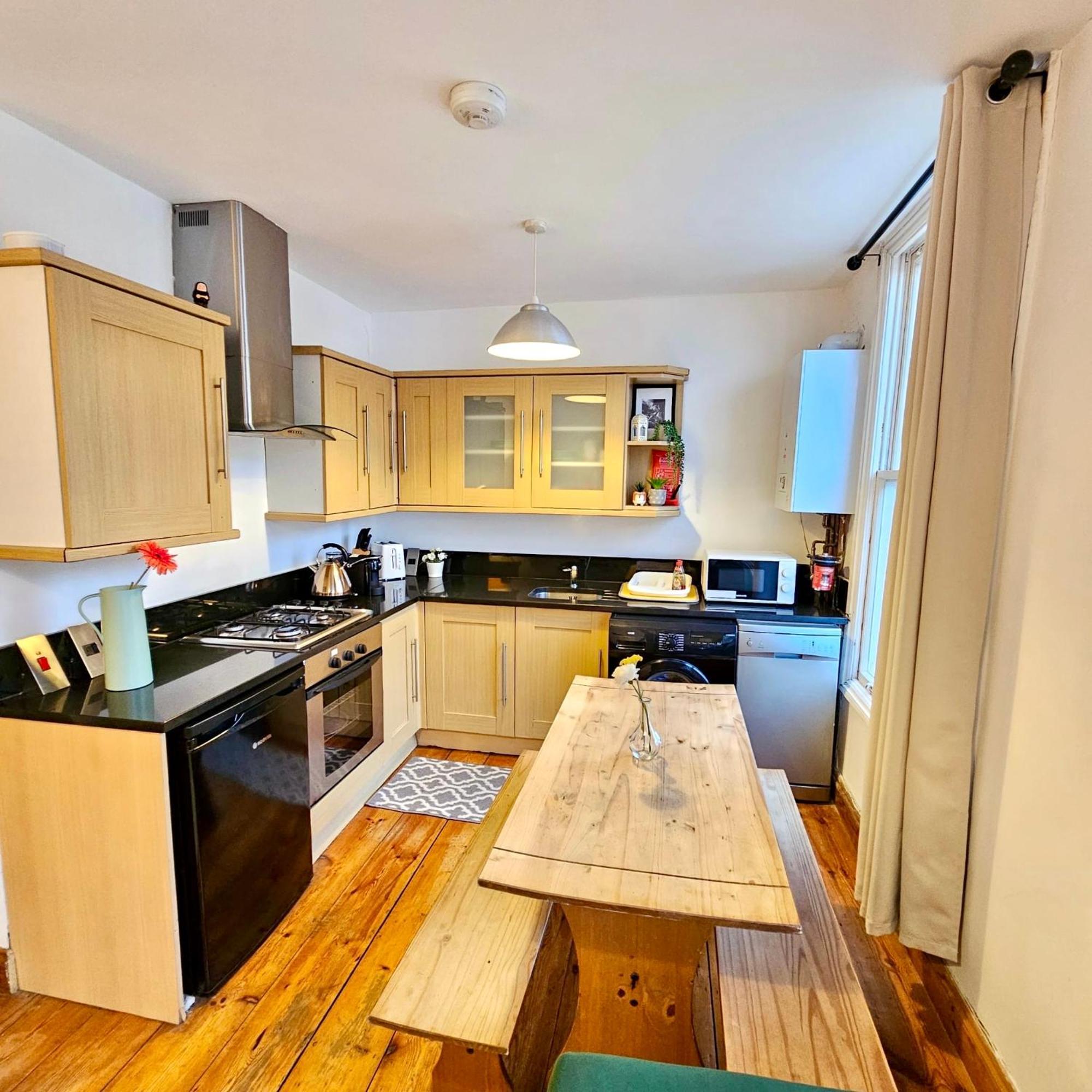 Lovely 1 Bed Apartment 2 Min To Station Londra Exterior foto